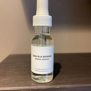 Ariana Grande God Is A Woman Luxurious Body Oil - travel size